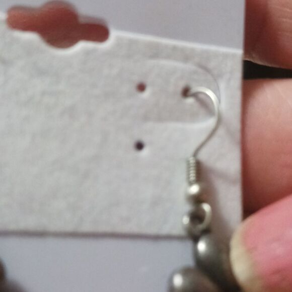 Silver toned fishhook earrings floral design with emerald green stones - Picture 7 of 8